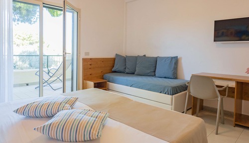 Habitación cuádruple Confort, vistas al parque