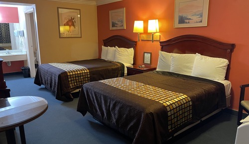 2 Queen Beds