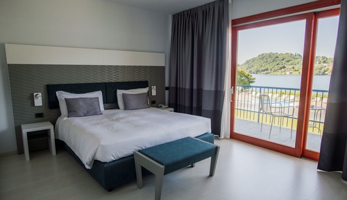 Habitación con 1 cama doble o 2 individuales, vistas al lago (No Lift)
