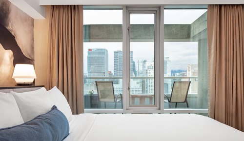 Suite, 1 cama de matrimonio grande con sofá cama, balcón, vistas a la ciudad