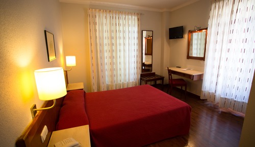 Habitación City doble, 1 cama doble, balcón, en la zona del jardín