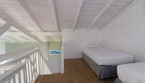 Bungalow Club, vistas al jardín
