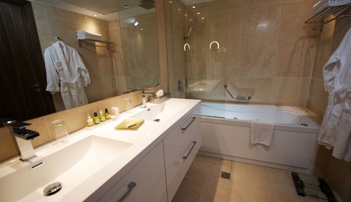Habitación Deluxe, vistas parciales al mar