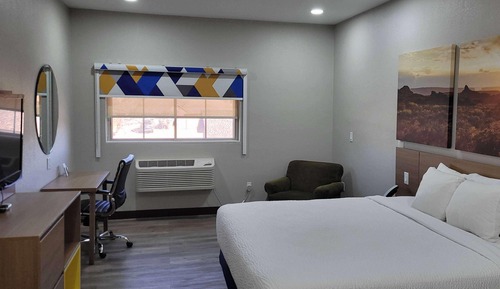 Habitación, 1 cama de matrimonio grande, accesible para personas con discapacidad (Roll-In Shower)