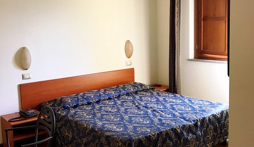 Habitación estándar con 1 cama doble o 2 individuales