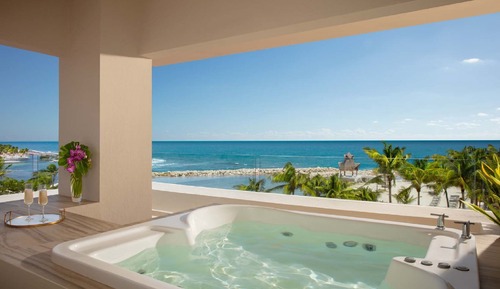 Preferred Club Master Suite Ocean Front with Hot Tub