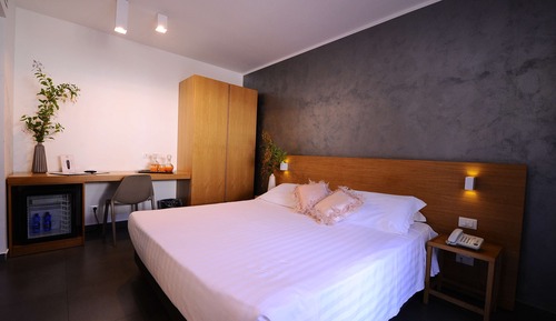Habitación estándar, 1 cama de matrimonio, no fumadores, balcón (Converts to 2 Twin Beds)