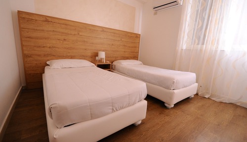 Habitación familiar, varias camas, no fumadores, balcón
