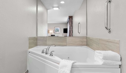Suite, 1 cama de matrimonio grande, no fumadores, bañera de hidromasaje (with Sofabed)