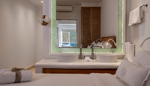 Suite ejecutiva, bañera de hidromasaje, vistas al mar