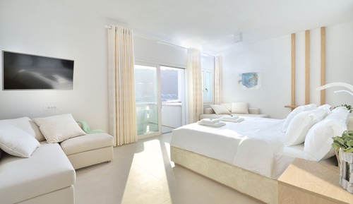 Nissaki VIP Suite with Indoor and Outdoor Hot Tub, Sea View