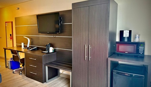 Suite, 1 cama de matrimonio grande con sofá cama, no fumadores, bañera de hidromasaje (with Sofabed)