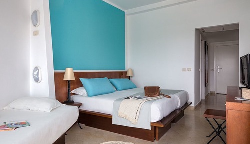 Habitación triple estándar, vistas al jardín