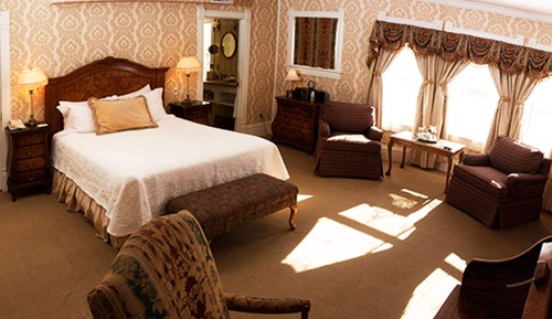 E.E. Nichols Celebrity Suite