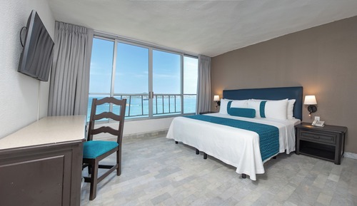 Habitación individual estándar, 1 cama de matrimonio grande, vistas parciales al mar