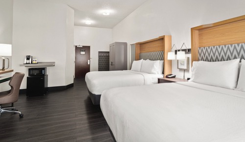 Habitación estándar, 2 camas de matrimonio, bañera accesible (Communications)