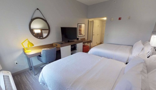 Habitación, 2 camas de matrimonio, accesible para personas con discapacidad, bañera