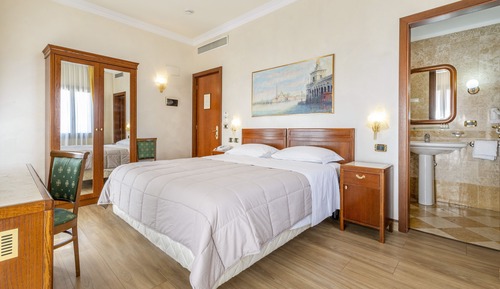 Habitación estándar con 1 cama doble o 2 individuales