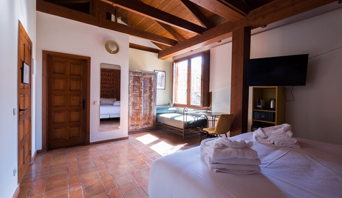 Habitación superior con 1 cama doble o 2 individuales