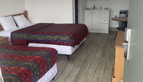 Habitación básica, 2 camas de matrimonio, no fumadores
