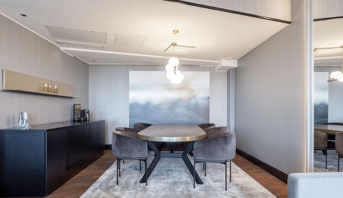 Suite, 1 cama de matrimonio grande, acceso al Business Lounge (Living Dining Area)