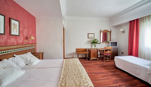 Habitación doble (with extra child bed)
