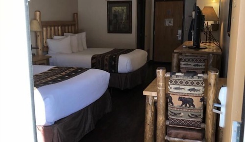 Habitación estándar, 2 camas de matrimonio, planta baja (First Floor Two Queen Beds)