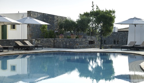 Deluxe Pool-Front Room