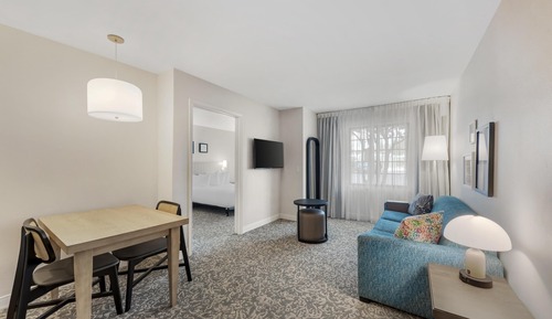 Suite, 1 cama de matrimonio (Mobility Roll in Shower One Bedroom)
