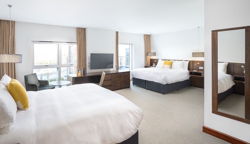 Suite, varias camas (Additional Living Area)