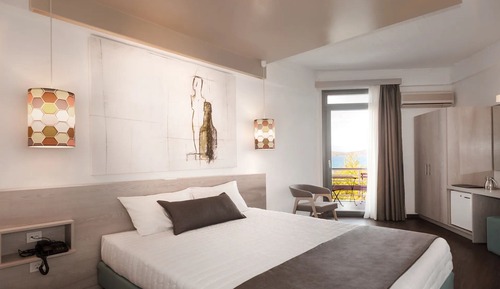 Habitación con 2 camas individuales, vistas parciales al mar