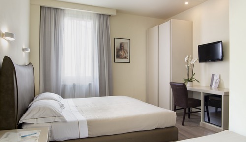 Habitación triple clásica, en edificio anexo