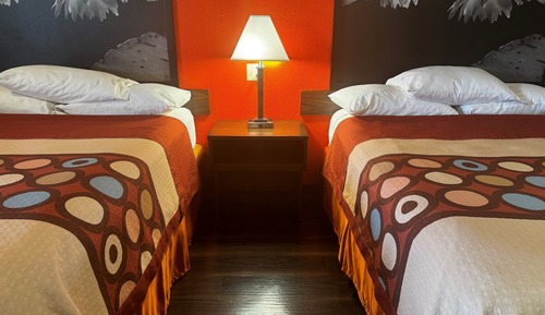 Habitación, 2 camas de matrimonio, accesible para personas con discapacidad (Roll-In Shower)