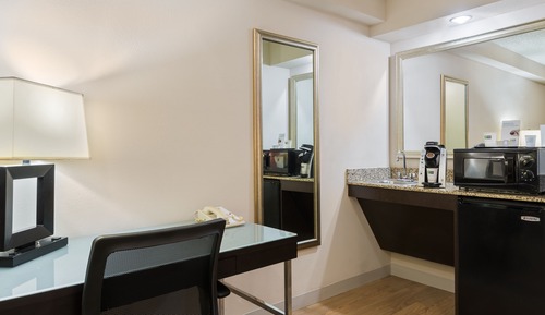 Suite, 1 cama doble, accesible para personas con discapacidad (Comm, Roll-In Shower)
