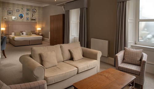 Habitación superior con 1 cama doble o 2 individuales, vistas al mar