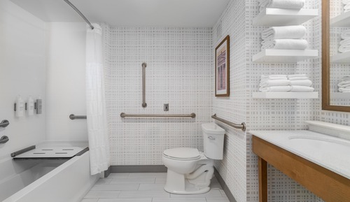 Habitación, 1 cama de matrimonio grande, bañera (Hearing & Mobility)