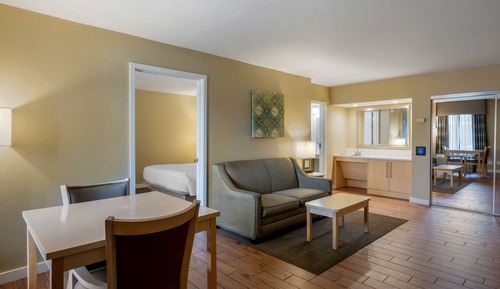 Suite, 1 cama de matrimonio grande, accesible para personas con discapacidad (Walk-in Shower)