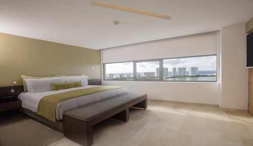 Suite, 1 cama de matrimonio grande, terraza, vistas a la laguna