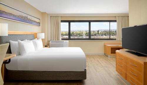 One Queen Deluxe Access - Resort Fee Waived