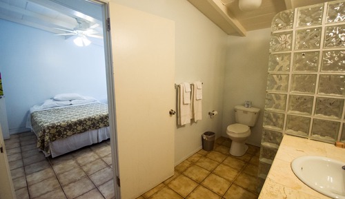 Hab. interior, 2 camas, baño privado