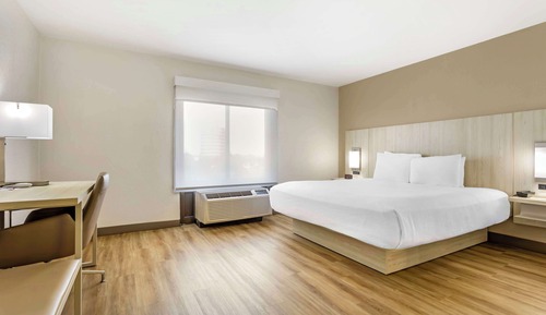 Suite, 1 cama de matrimonio grande, no fumadores (Larger Room;with Sofabed)