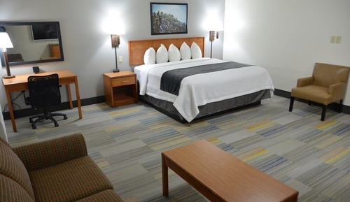Habitación superior, 1 cama de matrimonio grande con sofá cama (Smoke-Free)