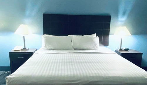 Habitación, 1 cama de matrimonio grande, no fumadores, junto a la piscina (Pet Friendly)