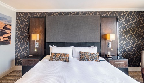 Lucerna Select, 1 King Bed