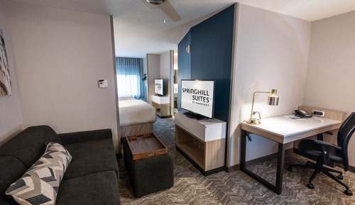 Suite, varias camas (Mobility Accessible, Roll-in Shower)