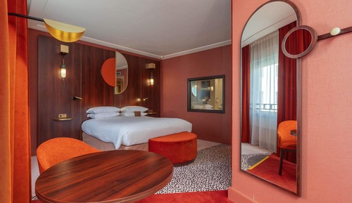 Suite estudio junior, 1 cama de matrimonio grande con sofá cama