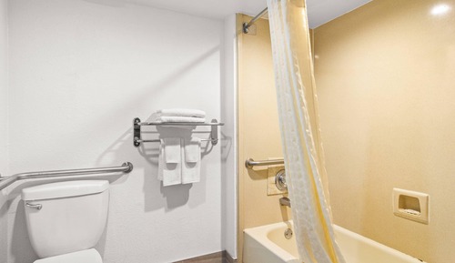 Habitación, 1 cama de matrimonio grande, accesible para personas con discapacidad (Accessible Tub)