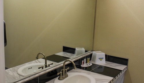 Habitación estándar, 2 camas de matrimonio, accesible para personas con discapacidad (Mobility)