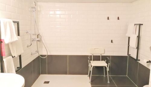 Habitación, varias camas