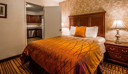 Suite, 1 cama de matrimonio, cocina, junto a la piscina (Living Room;with Sofabed)